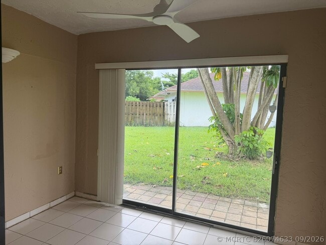 4814 Paulie Ct