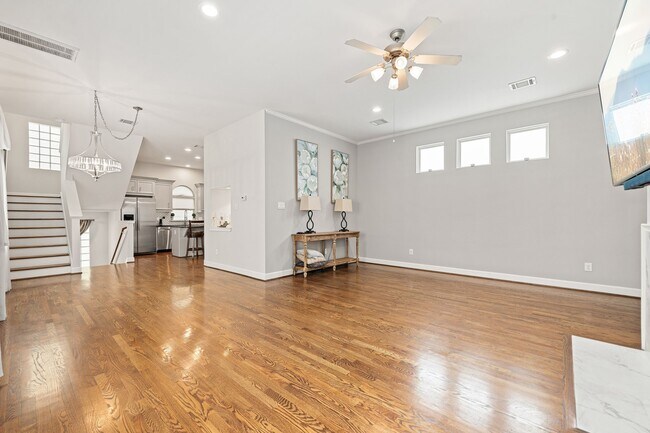 Photo - 548 Westcross St