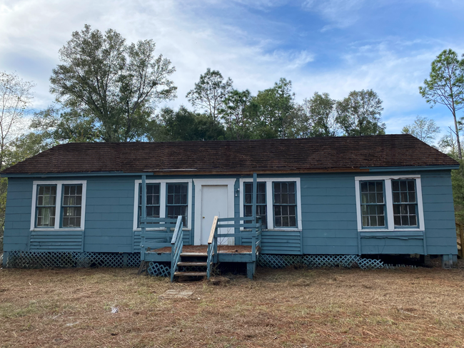 3 Bed / 2 Bath 1,174 sqft - 3 Bed / 2 Bath 1,174 sqft House
