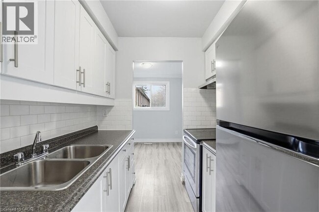 Photo - 125 Limeridge Rd W