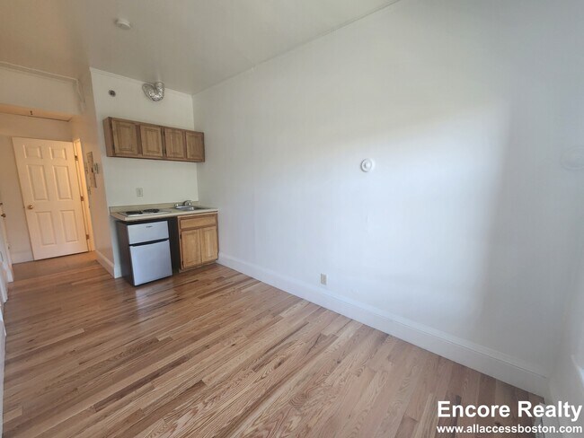 1081 Beacon St Unit 6