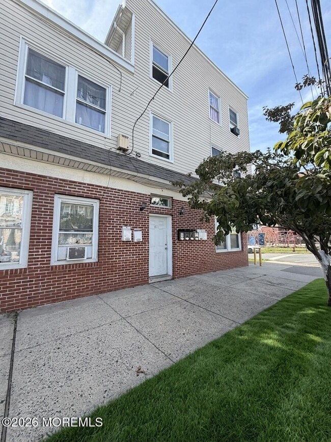 Building Photo - 410-412-412 1st Ave Unit 1