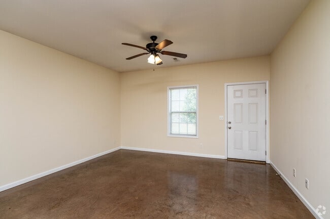 3BR, 2BA - 1,325SF - Living Room