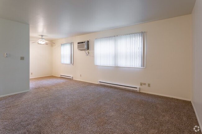 1BR,1BA,750SF