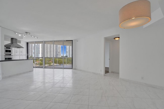 1000 Parkview Dr Unit 210
