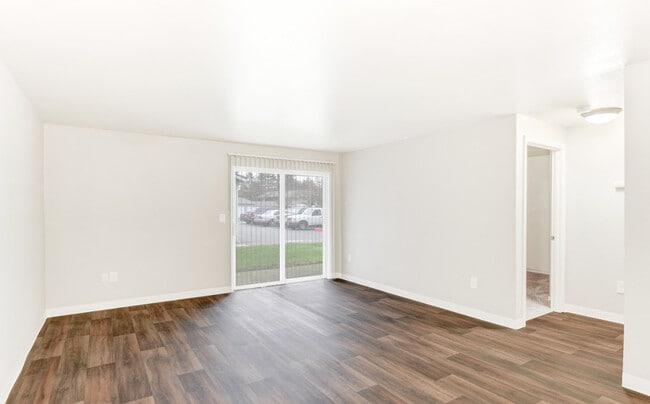 Photo - Maple Crossing