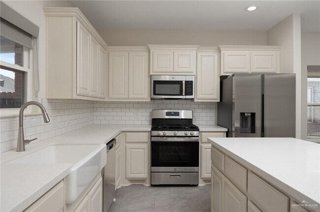 Photo - 11 N Plumbago Ave