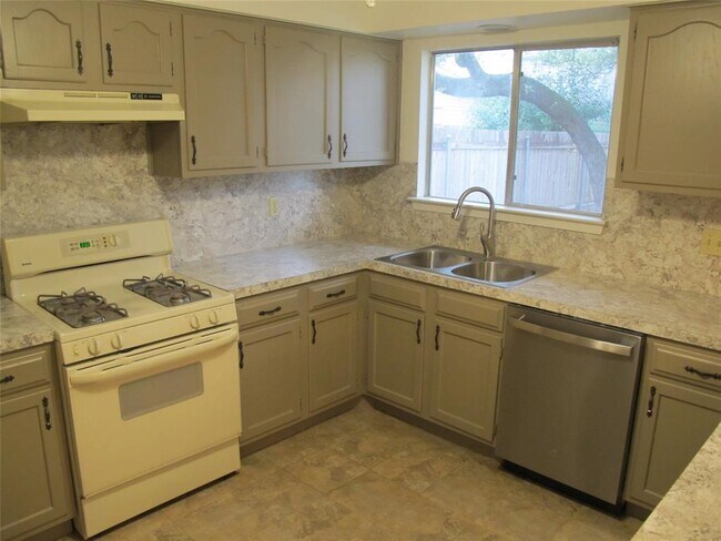 Photo - 4206 Harcourt Dr