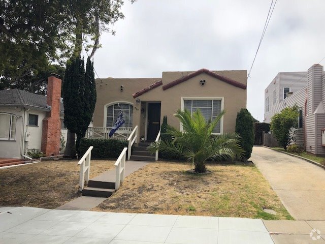Building Photo - Great 3 Bedroom 2 Bath House in Old Town M...