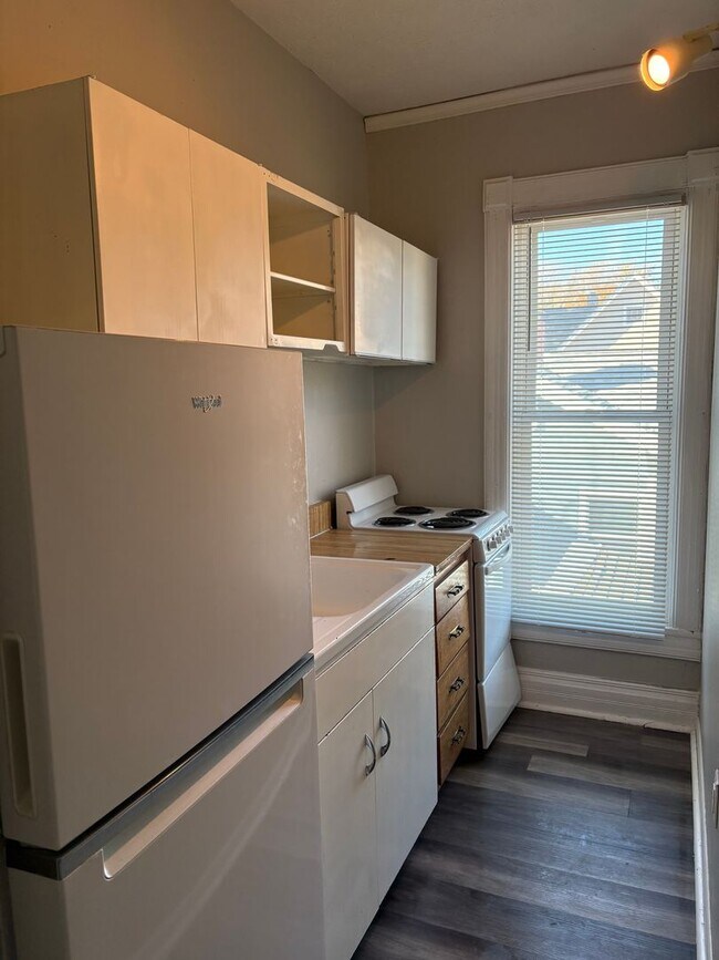 2147 C St Unit 1201 S. 22nd St. #2