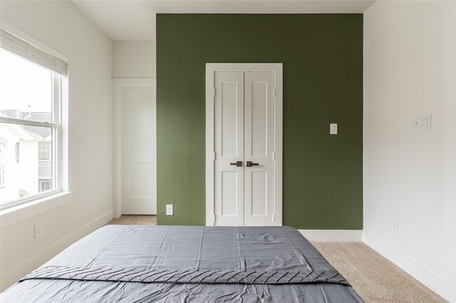 Building Photo - 2428 Ella Blvd