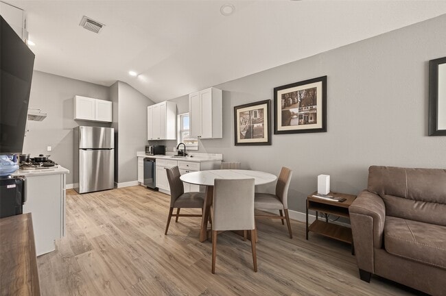 Photo - 4309 Beggs St