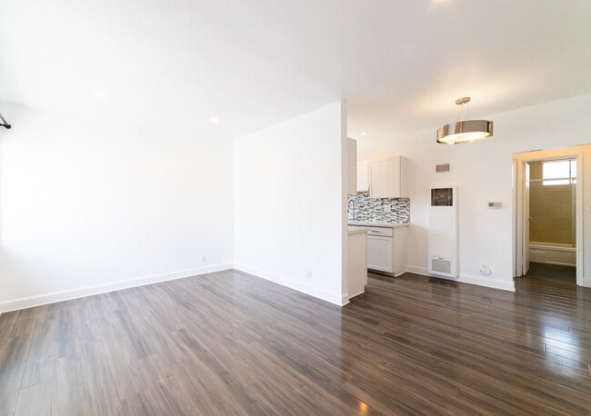 Building Photo - 319 Heliotrope Dr Unit 2