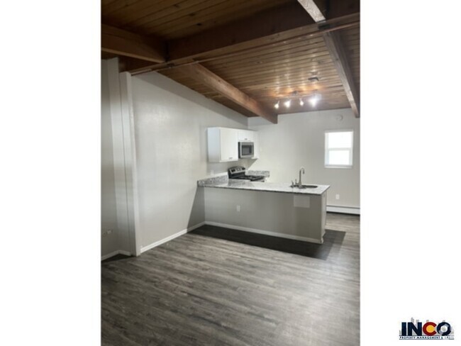 Building Photo - Beautifully Remodeled Studio Walking Dista... Rental