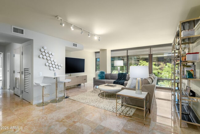 Building Photo - 4808 N 24TH St Unit 330