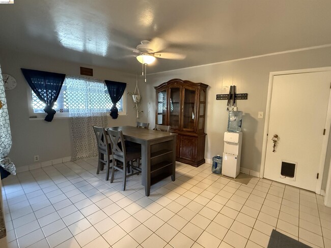 Photo - 1004 Almond St