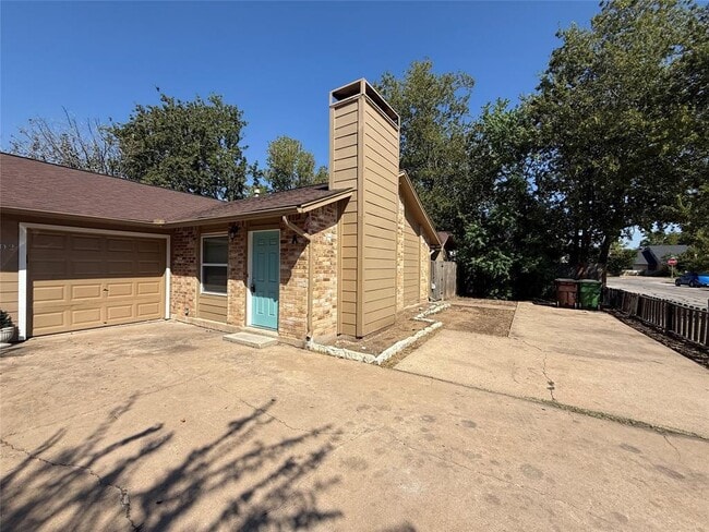 Building Photo - 1402 Westcott Dr