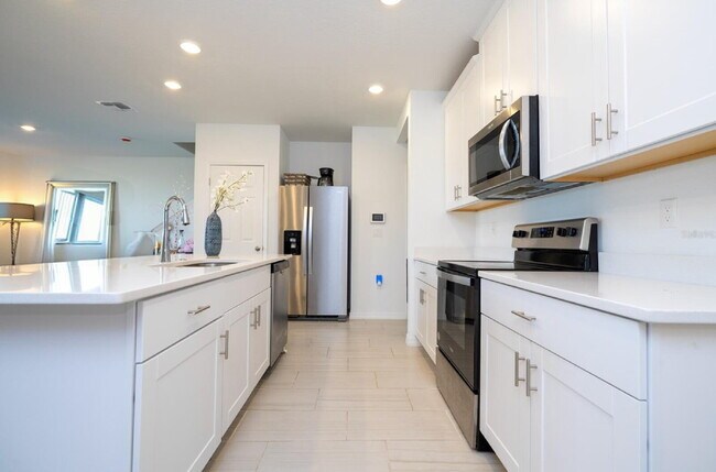 Photo - "Charming 3-Bed Townhouse in St. Cloud with Spacious 1,560 Sq Ft Layout and Modern Comforts!"