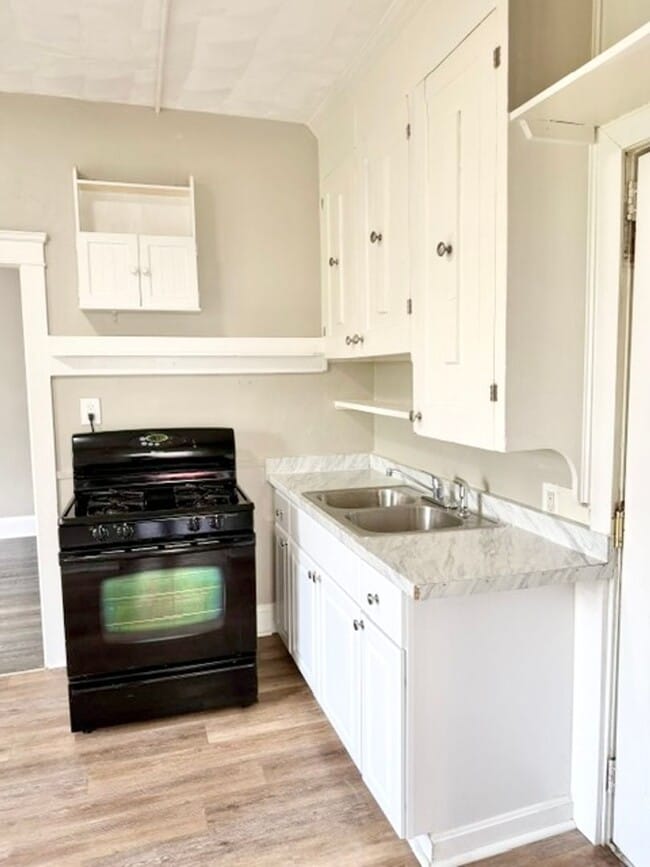 161 Montgomery St Unit 4