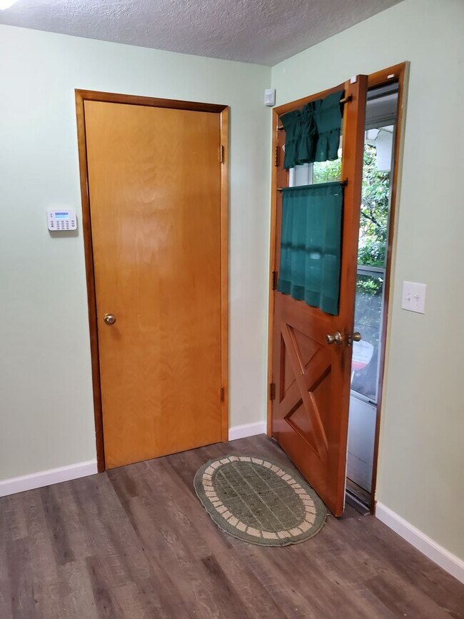 Photo - 3BD / 1.5BA Completely Remodeled Ranch wit...