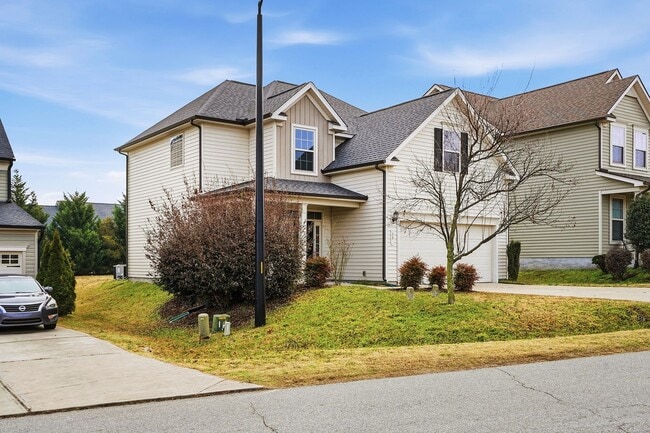 Photo - BEAUTIFUL single-Family home with $500 towards first month's rent- 2-Car Garage | Community Pool ...