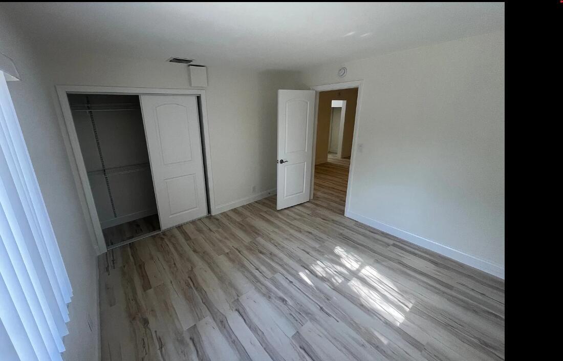 Photo - 240 NE 12th St