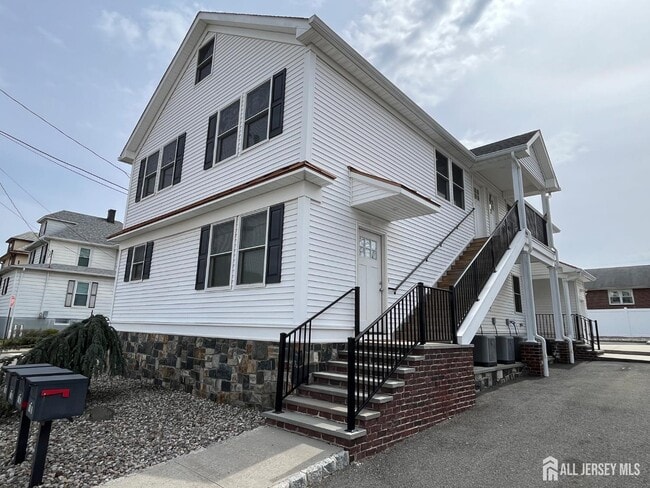 Building Photo - 16 E Kupsch St Unit A