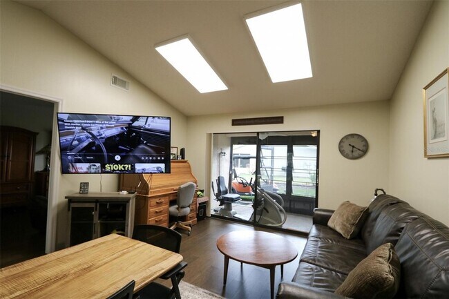 Photo - 323 Knottwood Ct Unit 1