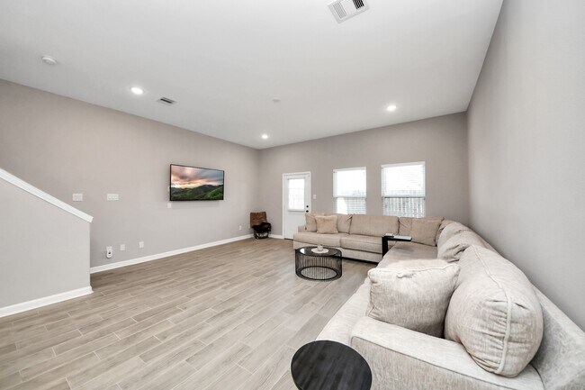 Photo - 7963 Birmingham St