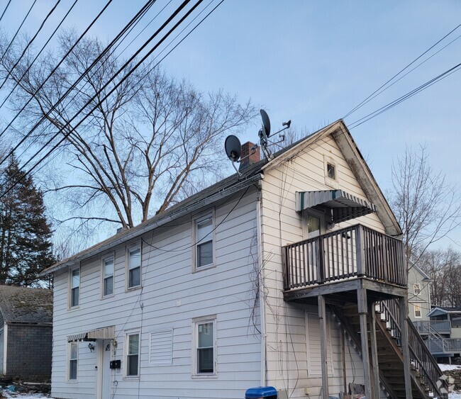 Building Photo - 20 8th St Unit 2 Rental