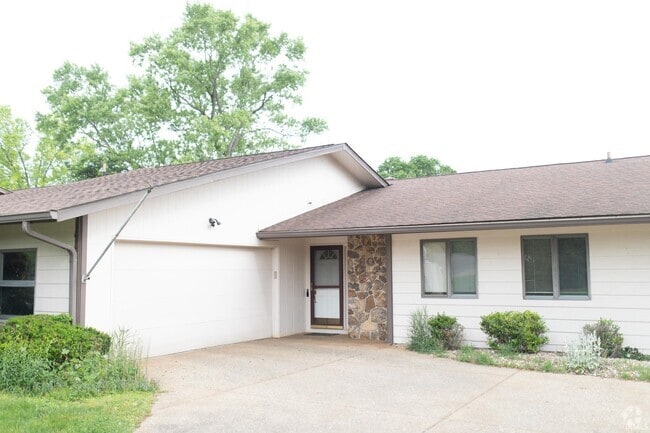 Building Photo - 604 W Soutar Dr Rental