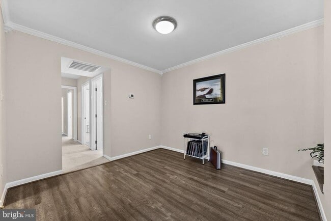 Building Photo - 11240 Chestnut Grove Square Unit 157