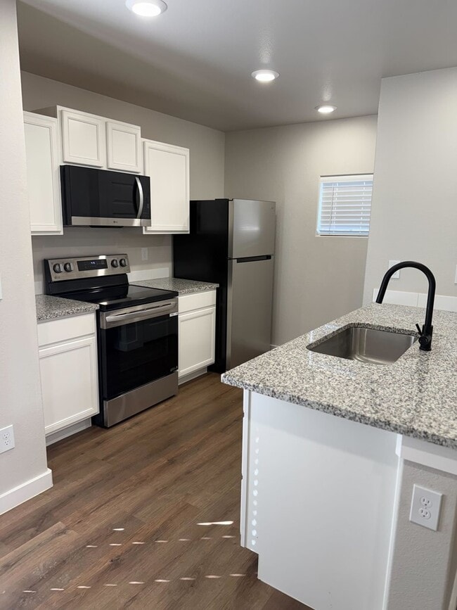 Photo - 10307 Creek St