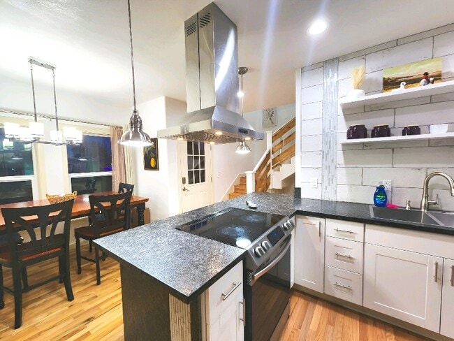 Photo - 1565 Thomas Rd