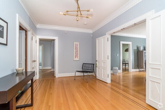Building Photo - 44 Rawson Rd Unit 2 Rental