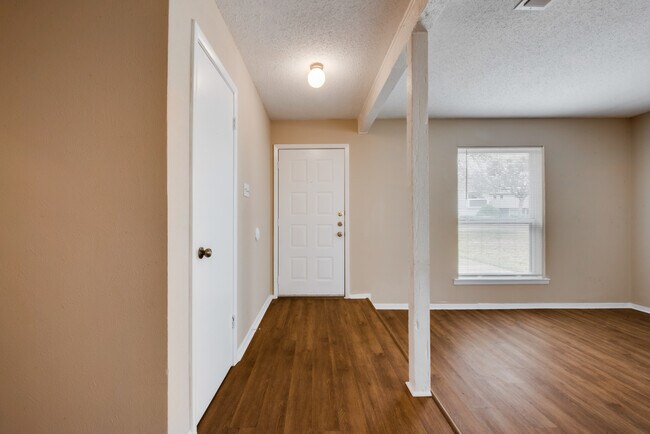 Entry - 606 Billie Ruth Ln