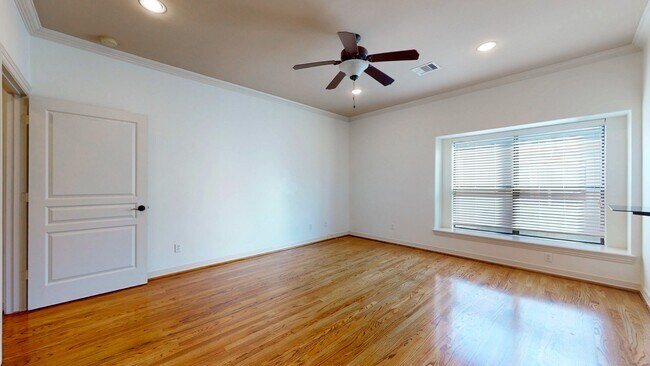 Building Photo - 2540 Prospect St Unit B