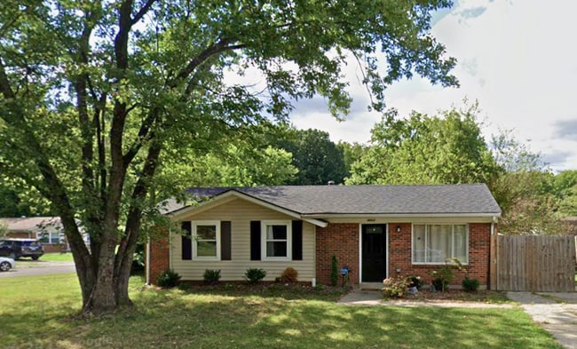 Building Photo - 8912 Maplecreek Drive