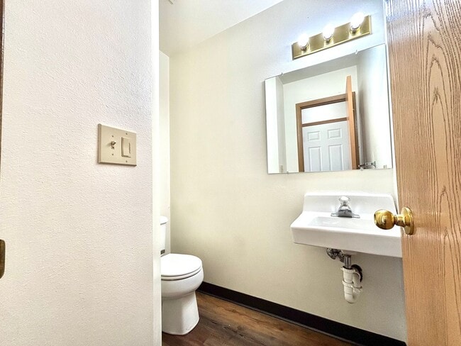 Photo - 4 bedroom unit by campus!