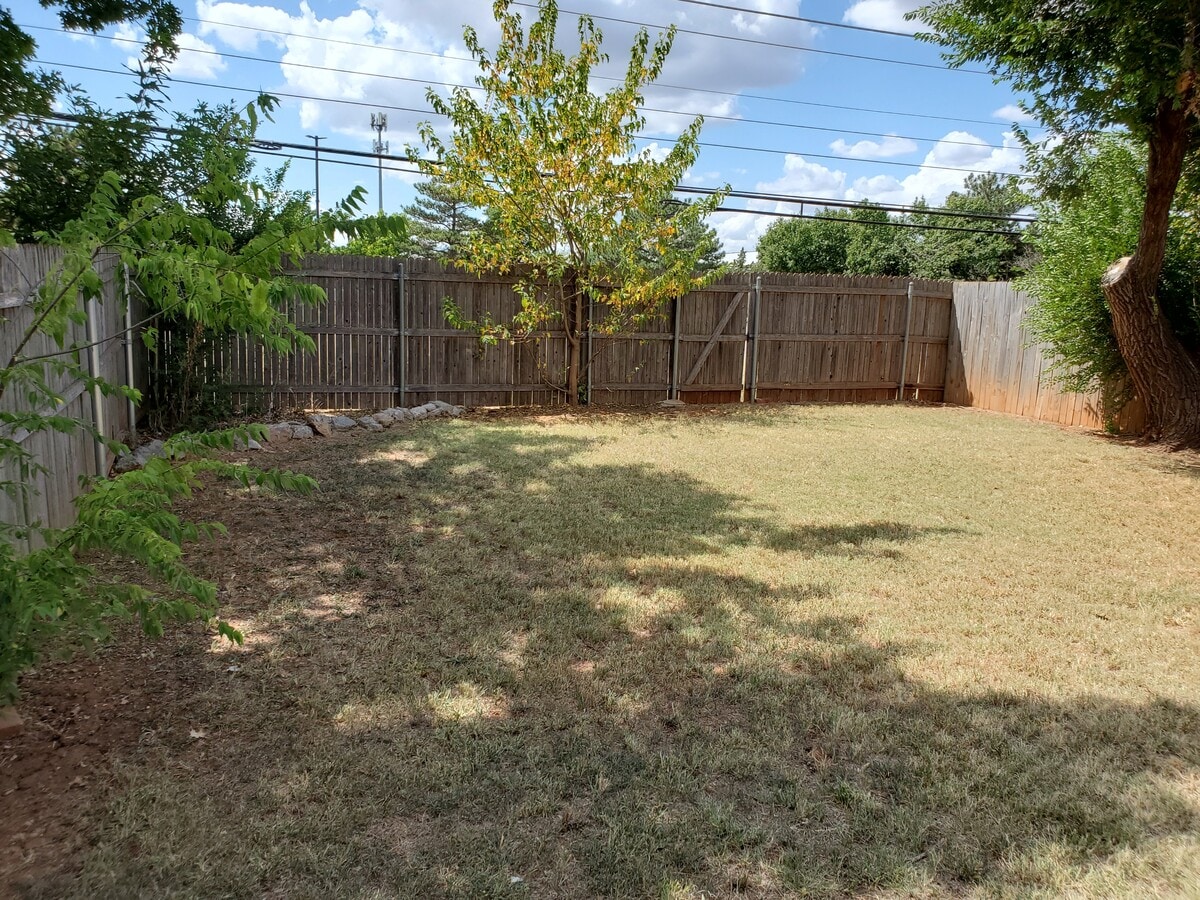 Photo - 9003 N Rockwell Dr