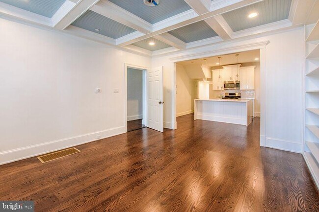 Building Photo - 8 N New St