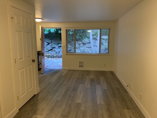 Dining Area - 3031 20th Avenue West