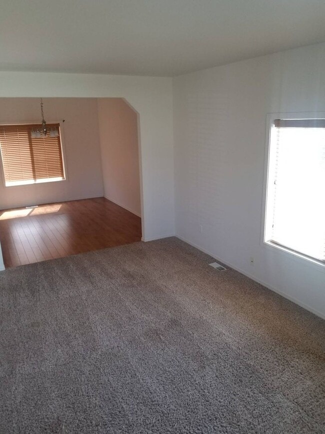 4 bed 3 bath home in Mae Valley - 4 bed 3 bath home in Mae Valley