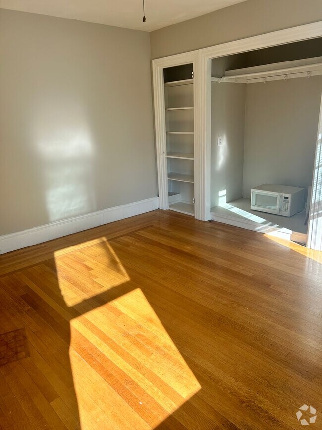 Building Photo - 176 Arnold Ave Unit 176 Arnold Ave #2R Rental