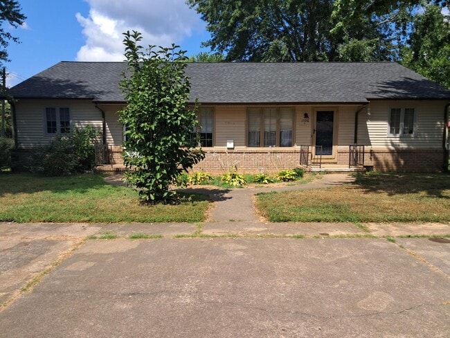 Photo - 1706 Ridgewood Dr