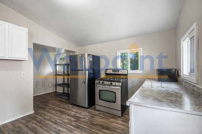 Photo - 19 Vandenberg Pl SE