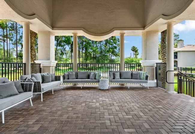 4460 Hodges Blvd Unit 204