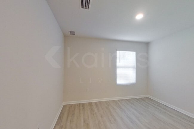 Photo - 245 Monarch Ln