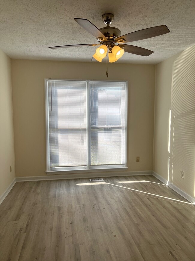 Photo - 5068 Linton Hall Rd