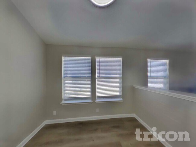 Photo - 4842 Dahlia Terrace